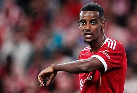 Isak's Debut Brings Star Power Amid Evident Lack of Match Fitness